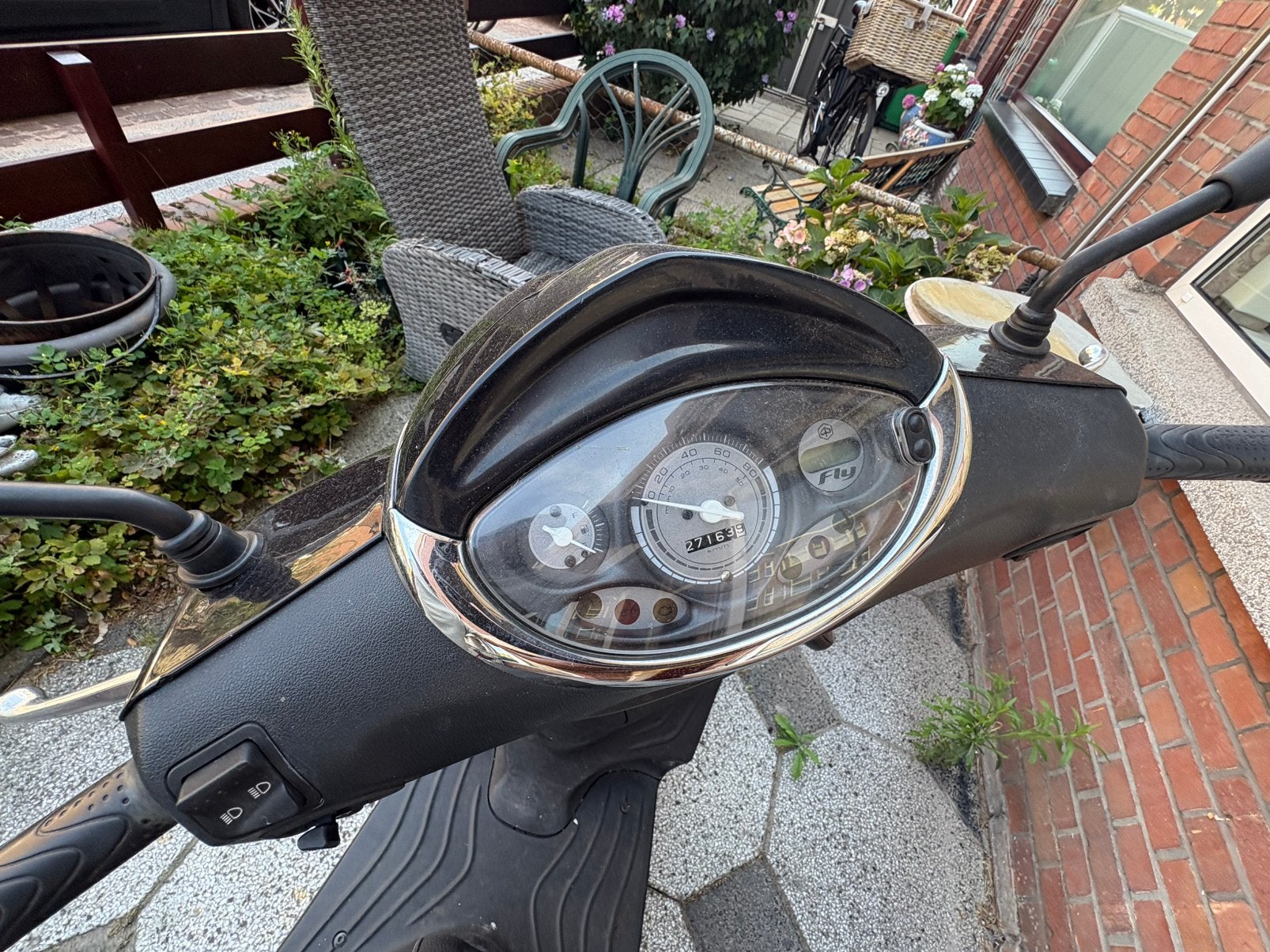 New  fly zwart, Ophalen, Gebruikt, Benzine, Maximaal 25 km/u
