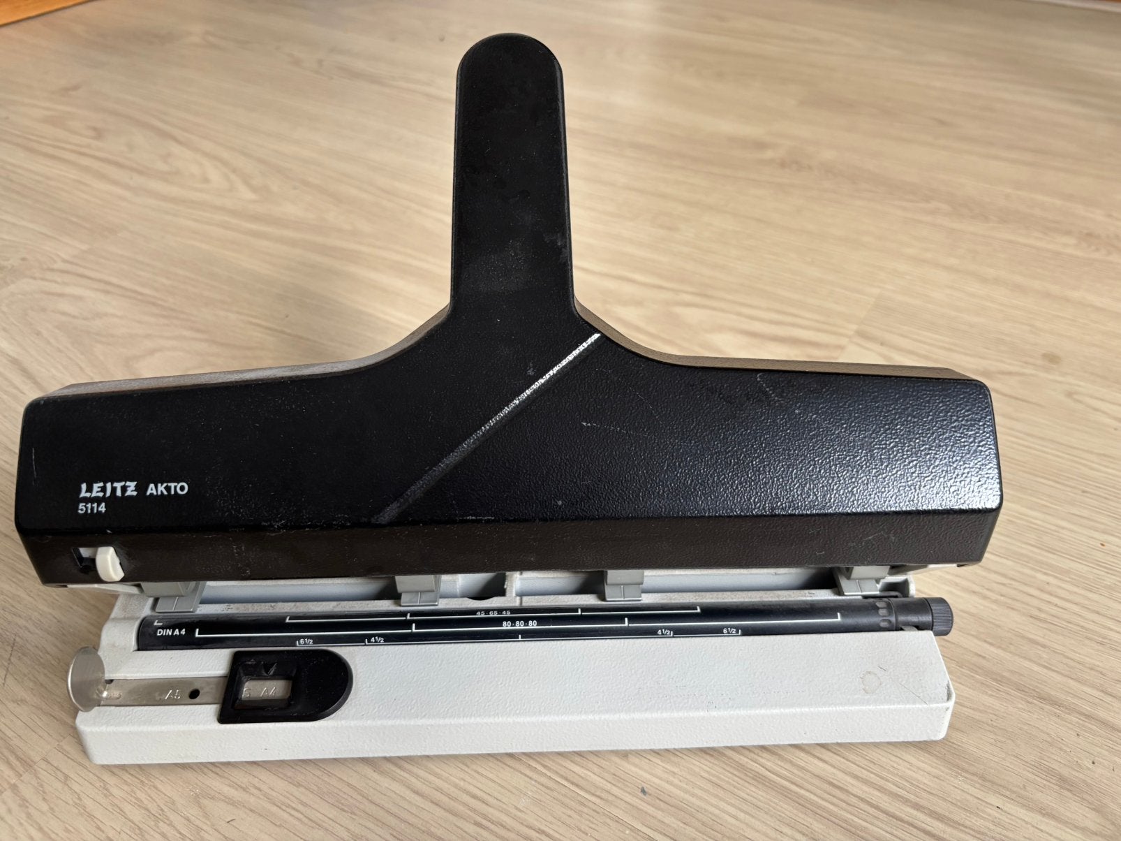 Leitz Akto 5114 Heavy Duty Variabele Multi-Perforator, Ophalen, Gebruikt