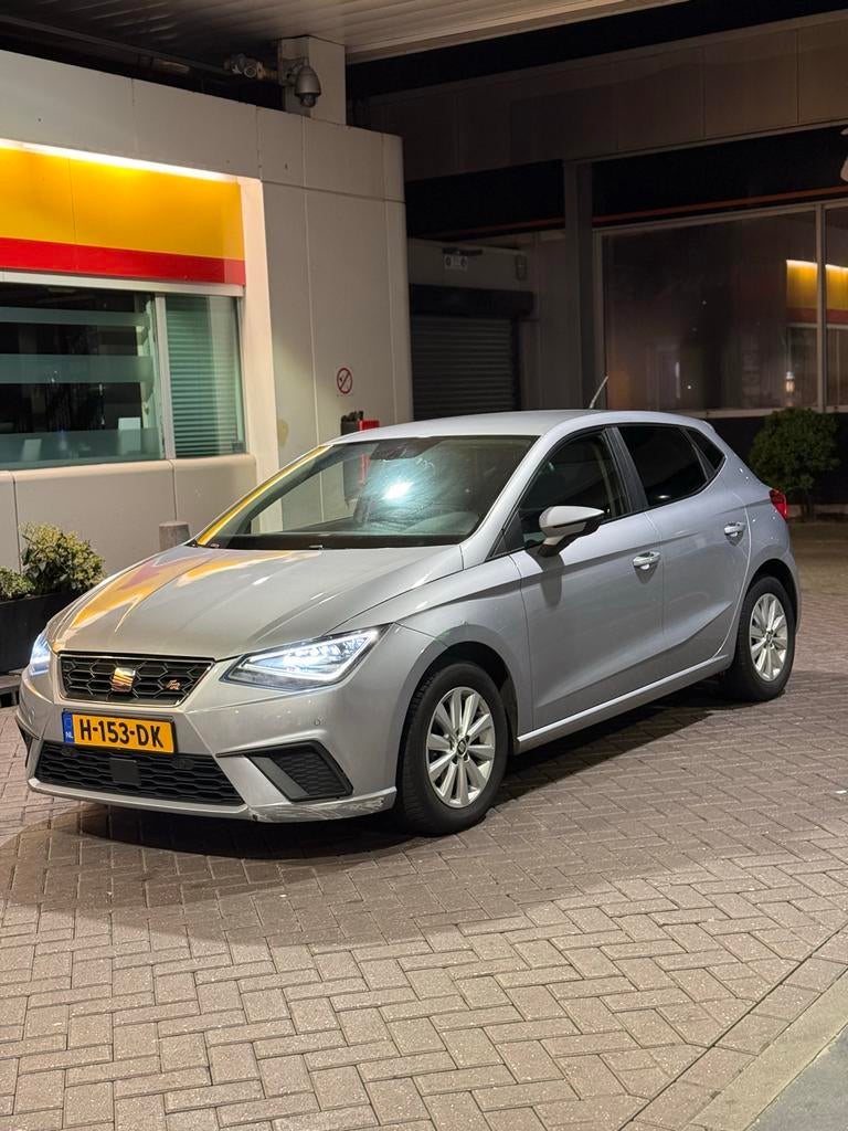 Seat Ibiza 1.0 Ecotsi BEATS/Digidash/Ambient lighting/Camera, Voorwielaandrijving, 40 €/maand, Zwart, 95 pk