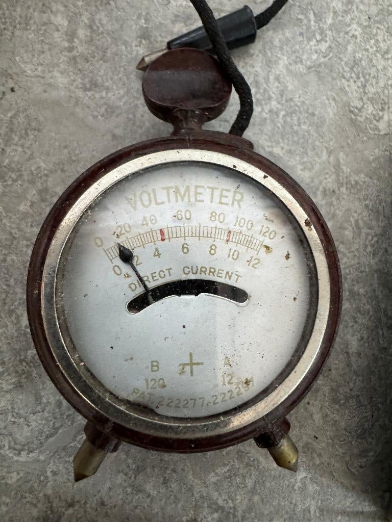 Antieke voltmeter, Ophalen