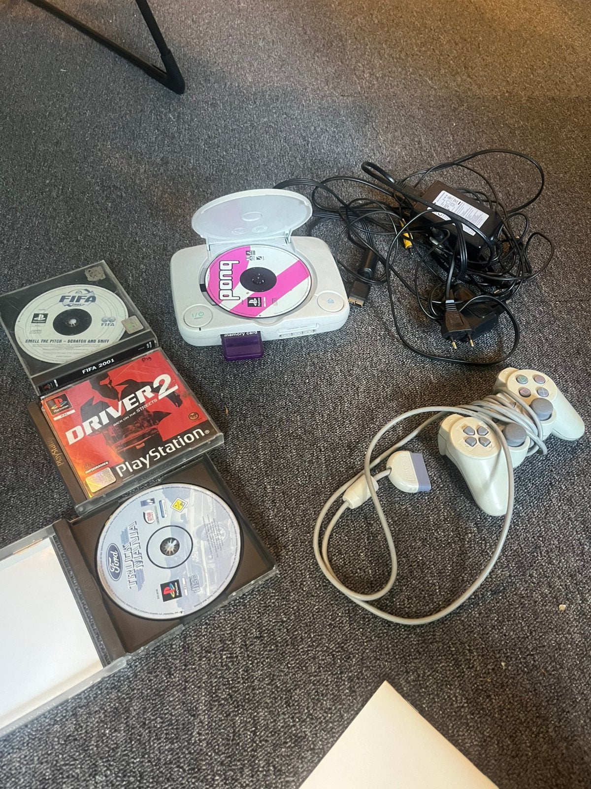 Sony Playstation 1 - Incl. 4 spellen- 1 Memory Card, Spelcomputers en Games, Ophalen of Verzenden, Gebruikt, Met games
