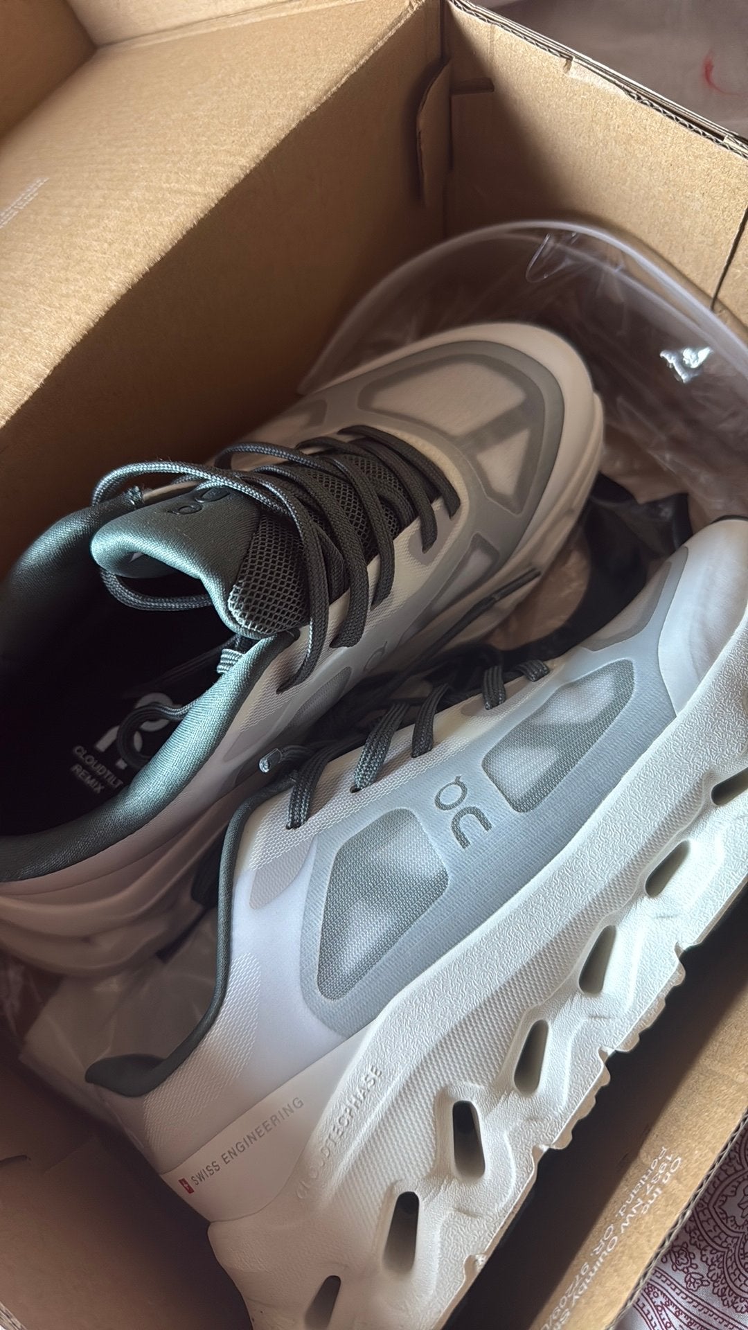 On cloud schoenen, Kleding | Dames, Schoenen, Ophalen of Verzenden, Zo goed als nieuw, Sneakers of Gympen