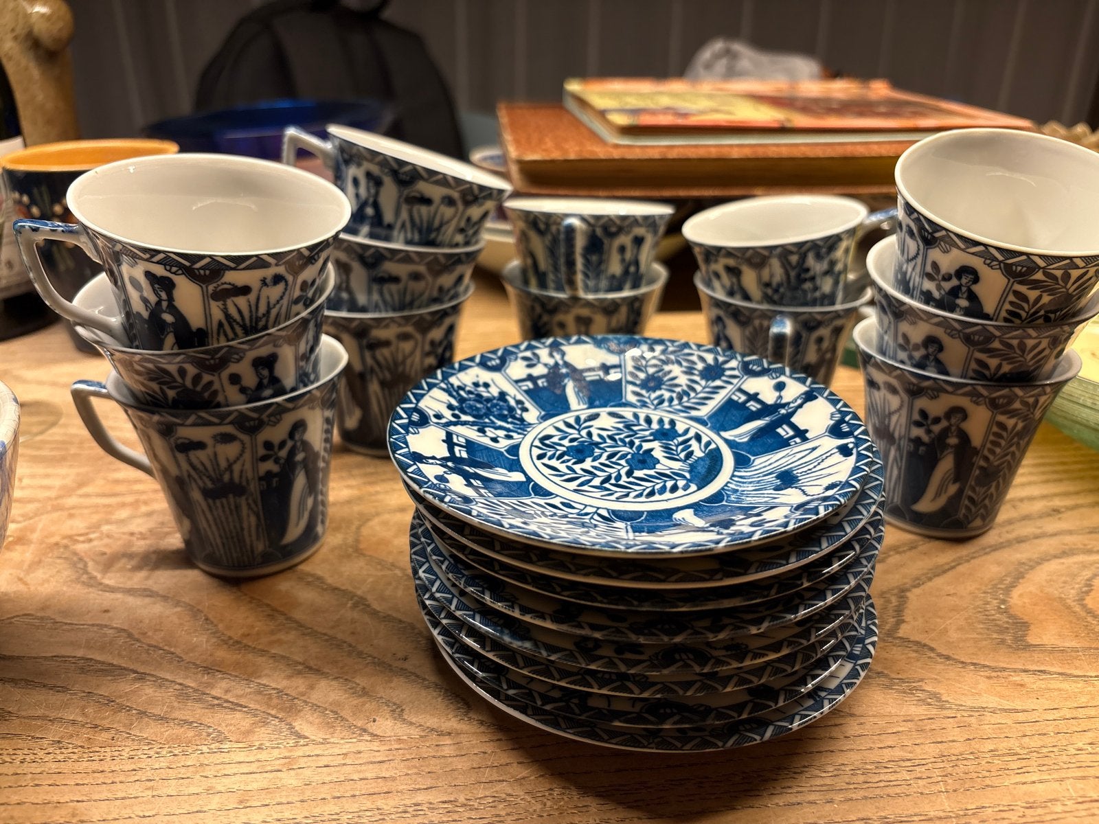 13 blauw-witte kopjes en 8 schoteltjes, Antiek en Kunst, Ophalen