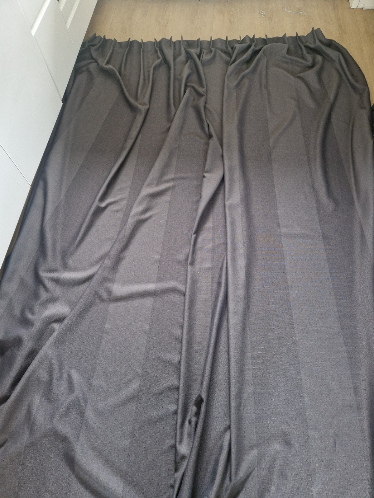 Donkergrijze gordijnen (2x) - 180x270 cm - Roobol, Huis en Inrichting, 200 cm of meer, 150 tot 200 cm, Ophalen of Verzenden, Zo goed als nieuw