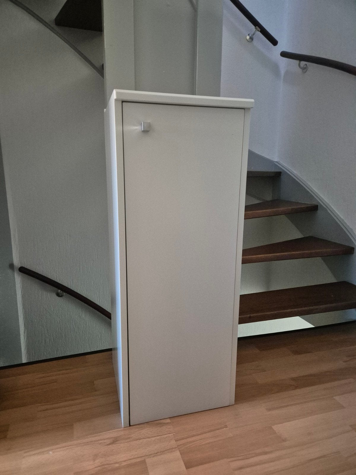 Witte smalle badkamer kast met planken, Ophalen, Zo goed als nieuw