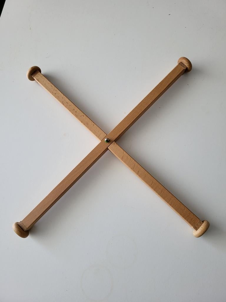 Draaitafel Scrabble Houten Kruisstandaard, Ophalen of Verzenden, Gebruikt, Overige typen