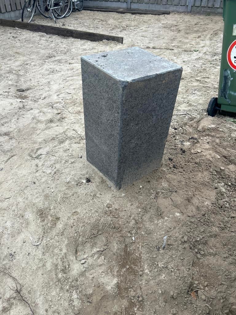 Robuuste sokkel/voetstuk (3 stuks) (hardsteen), Ophalen, Blok, 25 cm of meer, Zo goed als nieuw