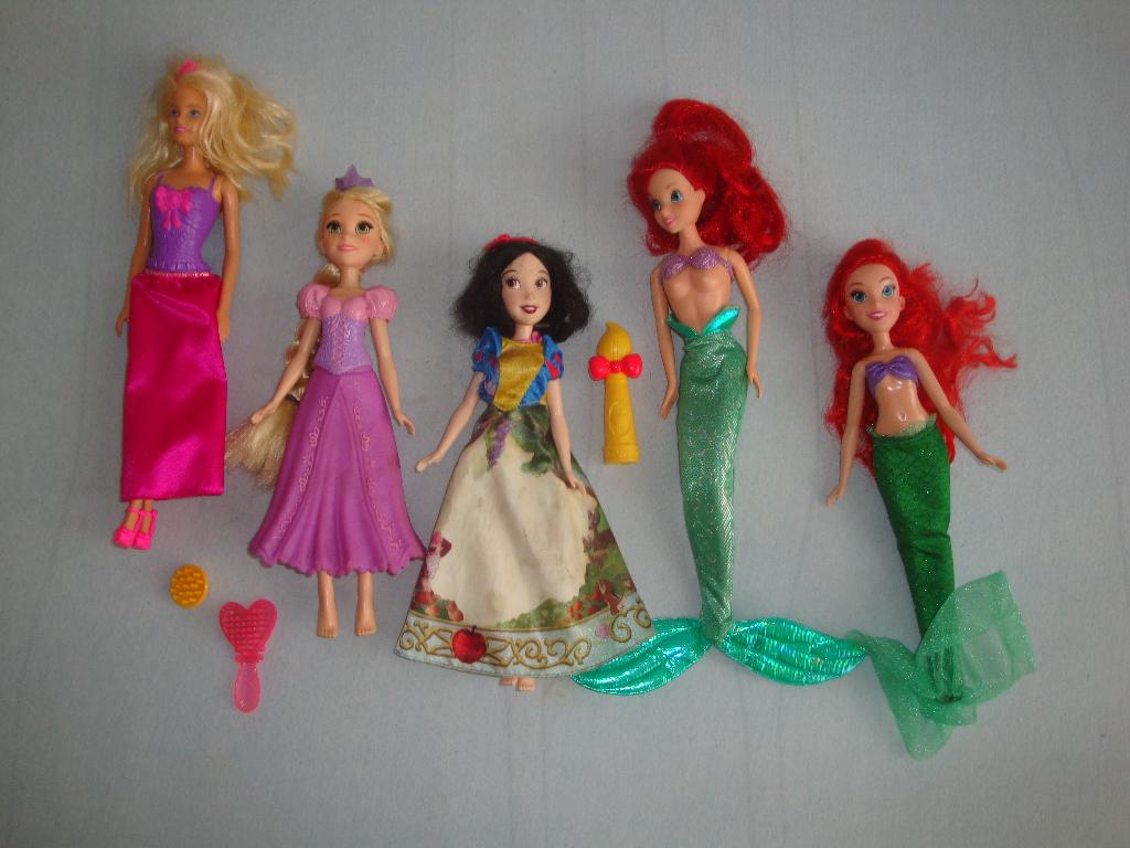 5 Disney barbie poppen, Ophalen of Verzenden, Gebruikt, Barbie