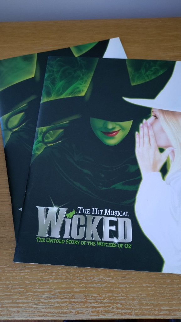 Twee boekjes van de musical Wicked, Ophalen of Verzenden, Gebruikt, Overige typen