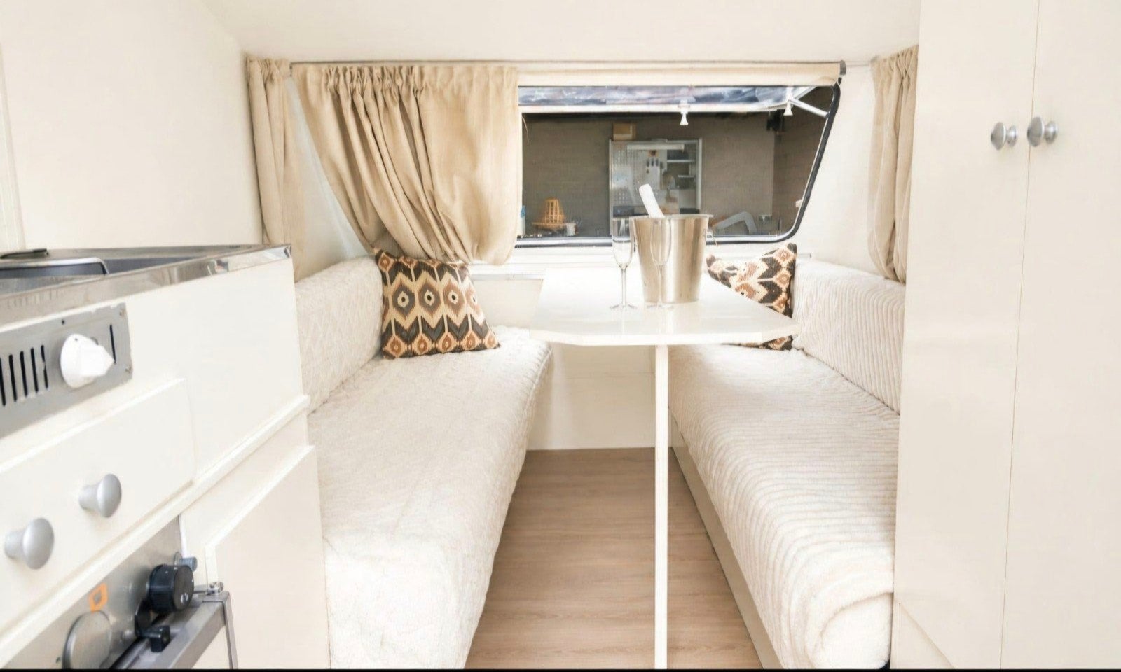 kip kk300- retro en lichtgewicht caravan, Ophalen
