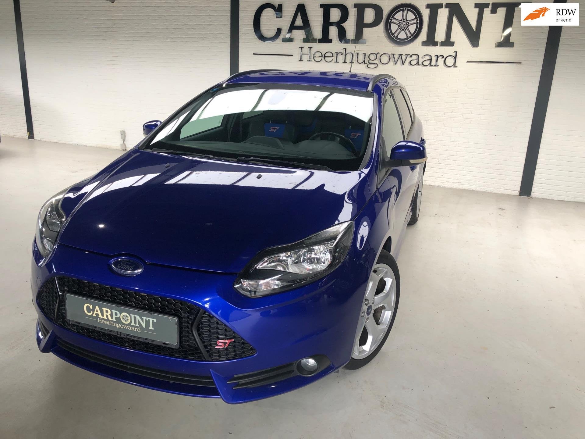 Ford Focus Wagon 2.0 EcoBoost ST-3 250 PK 2014 Recaro Cruise, Auto's, Dealer onderhouden, Gebruikt, 4 cilinders, Blauw