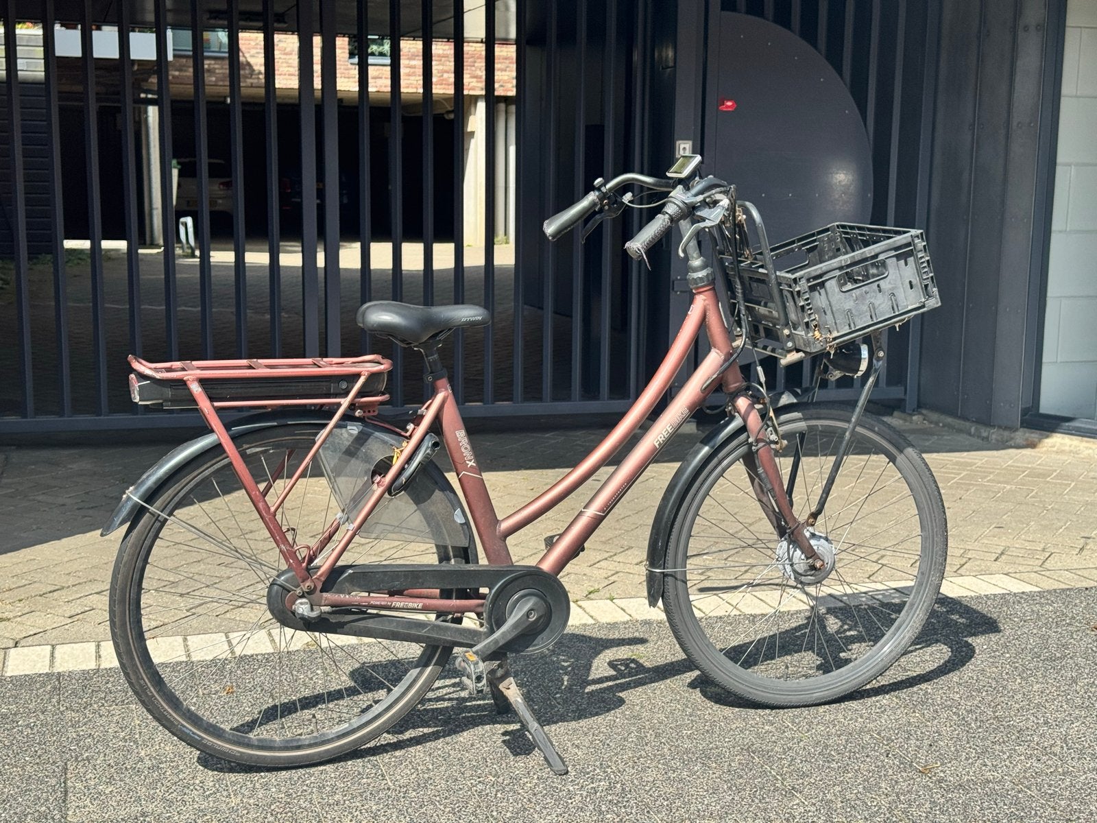 Gebruikte Freebike elektrische fiets met voordrager, Gebruikt, 51 tot 55 cm, 30 tot 50 km per accu, Ophalen