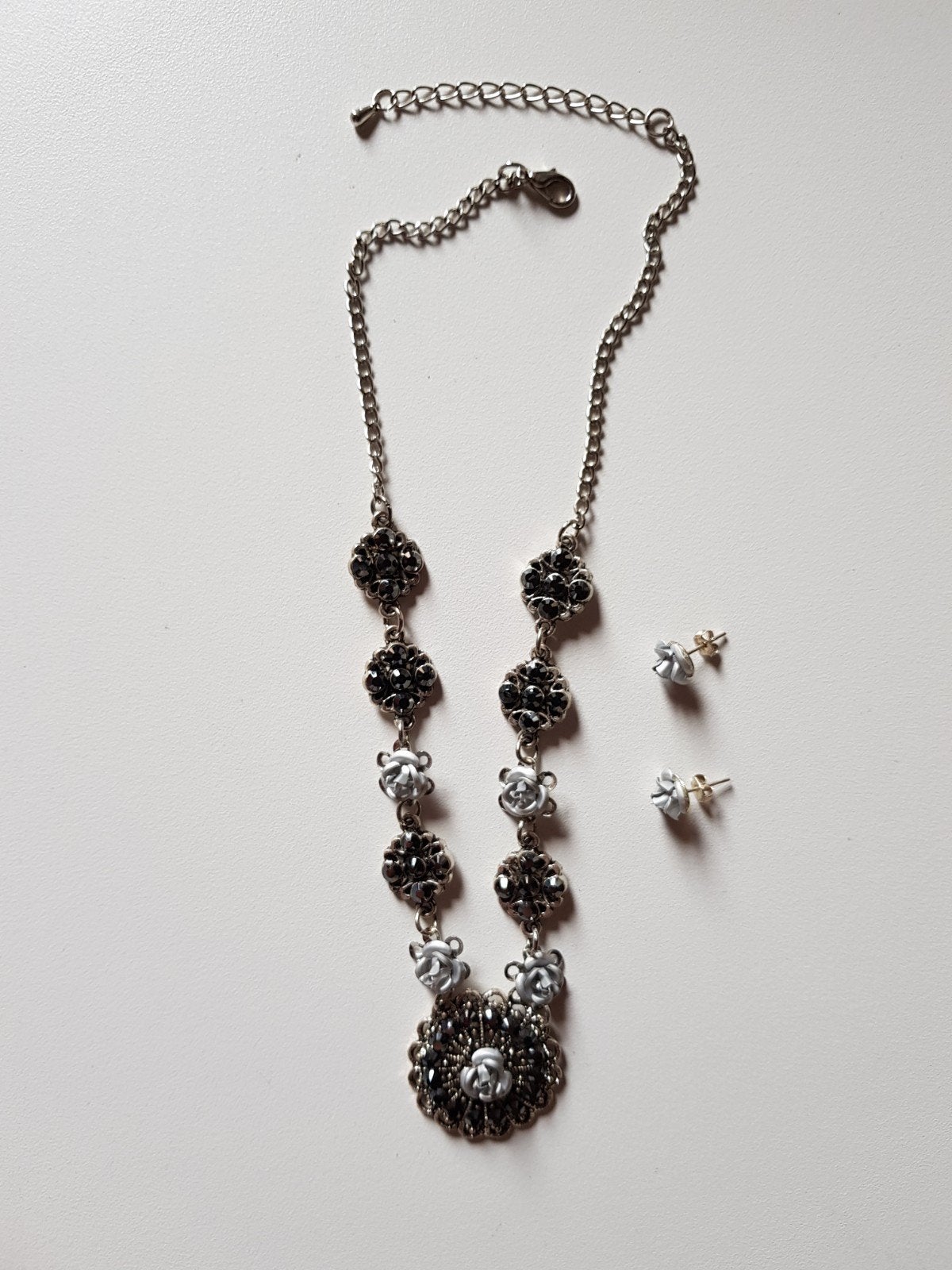 Ketting zilverkleurig met oorbellen, Handgemaakte Ketting, Overige materialen, Verstelbaar, Nieuw, Ophalen of Verzenden
