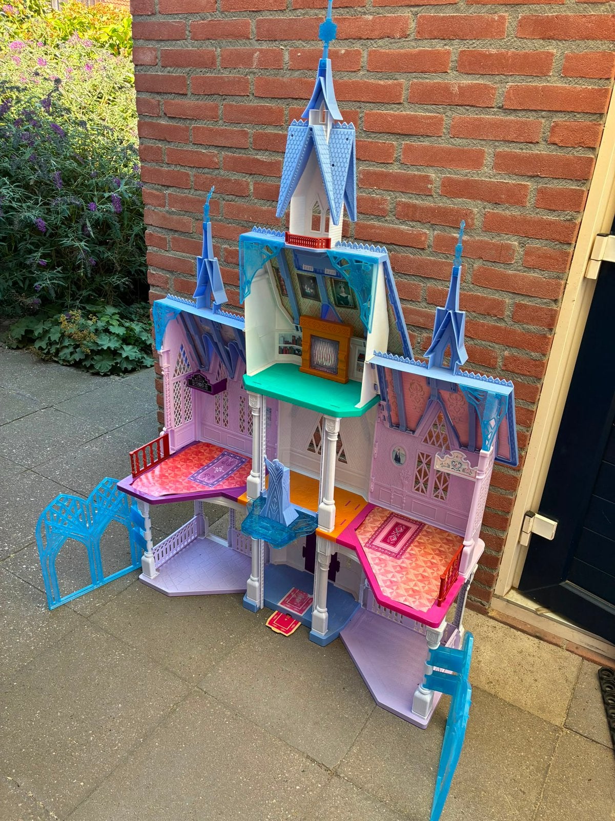 Groot Frozen kasteel, Ophalen, Zo goed als nieuw, Poppenhuis