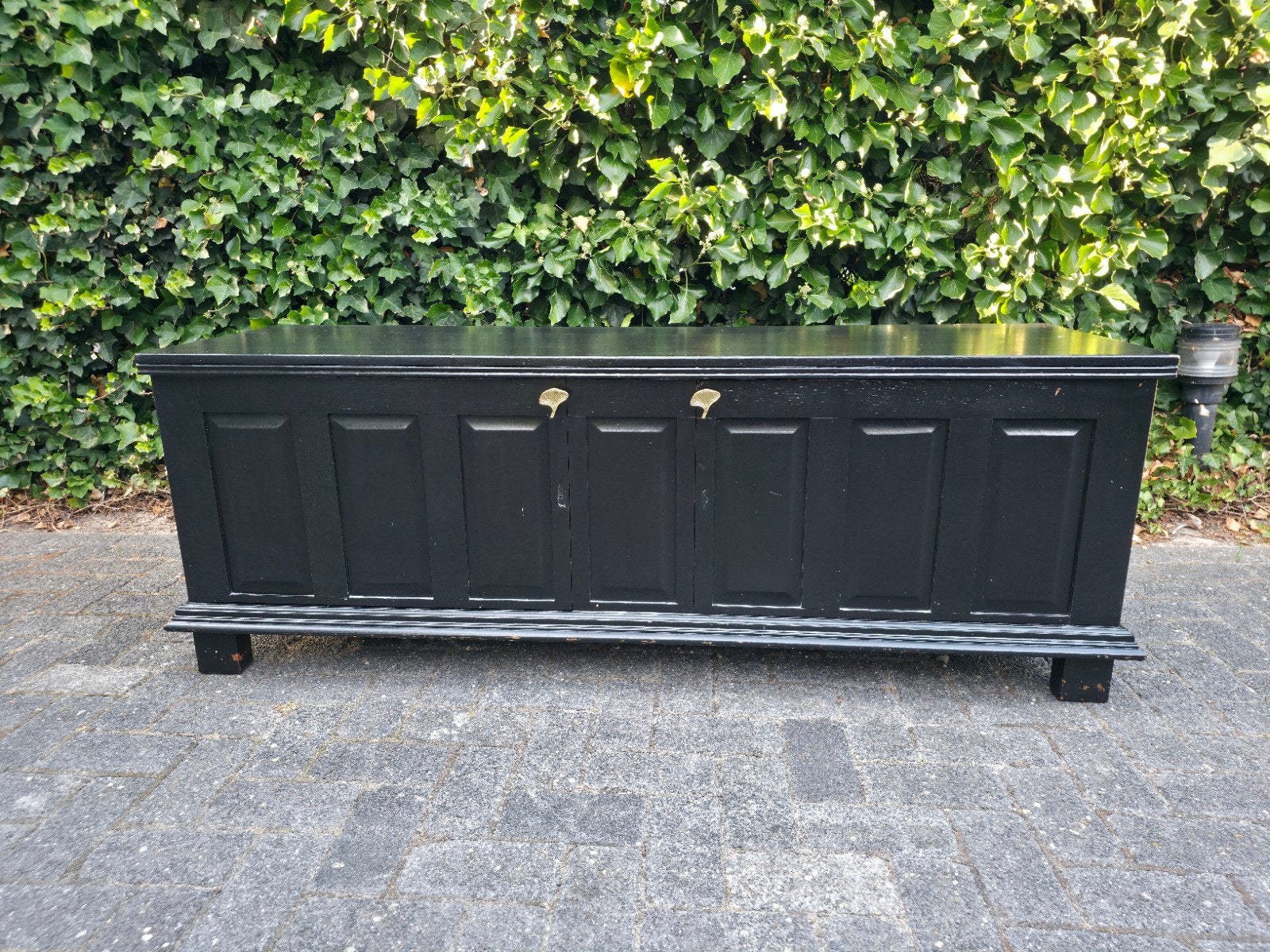 Zwart dressoir met twee deuren. hout, Ophalen