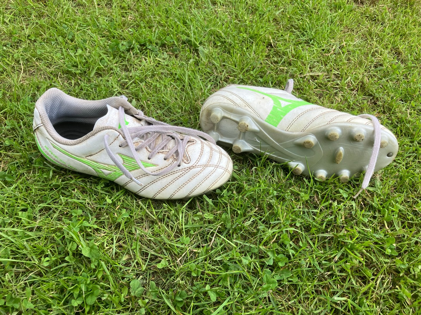 Voetbalschoenen Mizuno maat 35 (vallen klein uit), Ophalen of Verzenden, Gebruikt, Schoenen
