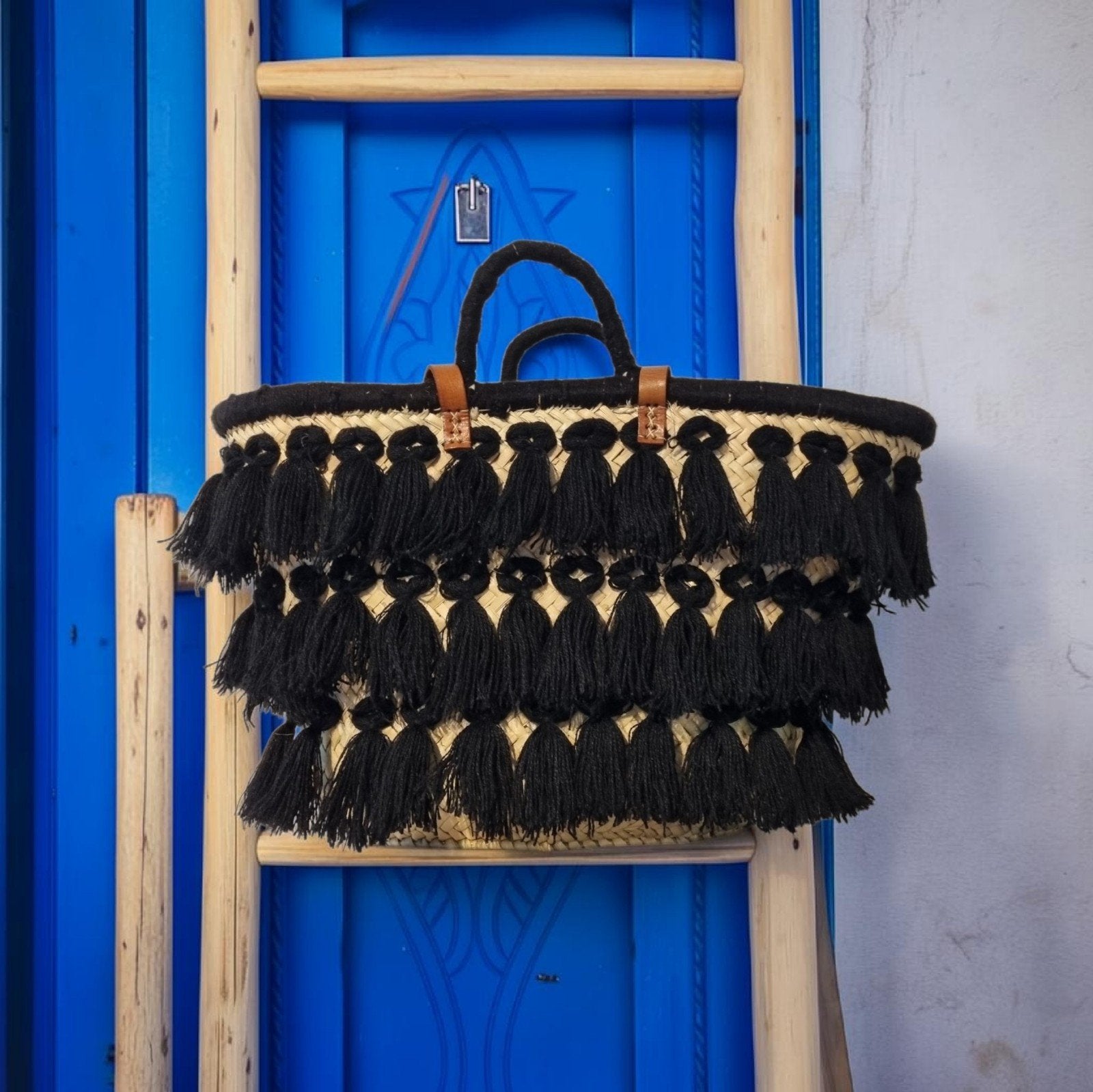 Handgemaakte rieten, strand tas met kwastjes, Sieraden, Tassen en Uiterlijk, Tassen | Damestassen, Ophalen of Verzenden, Nieuw