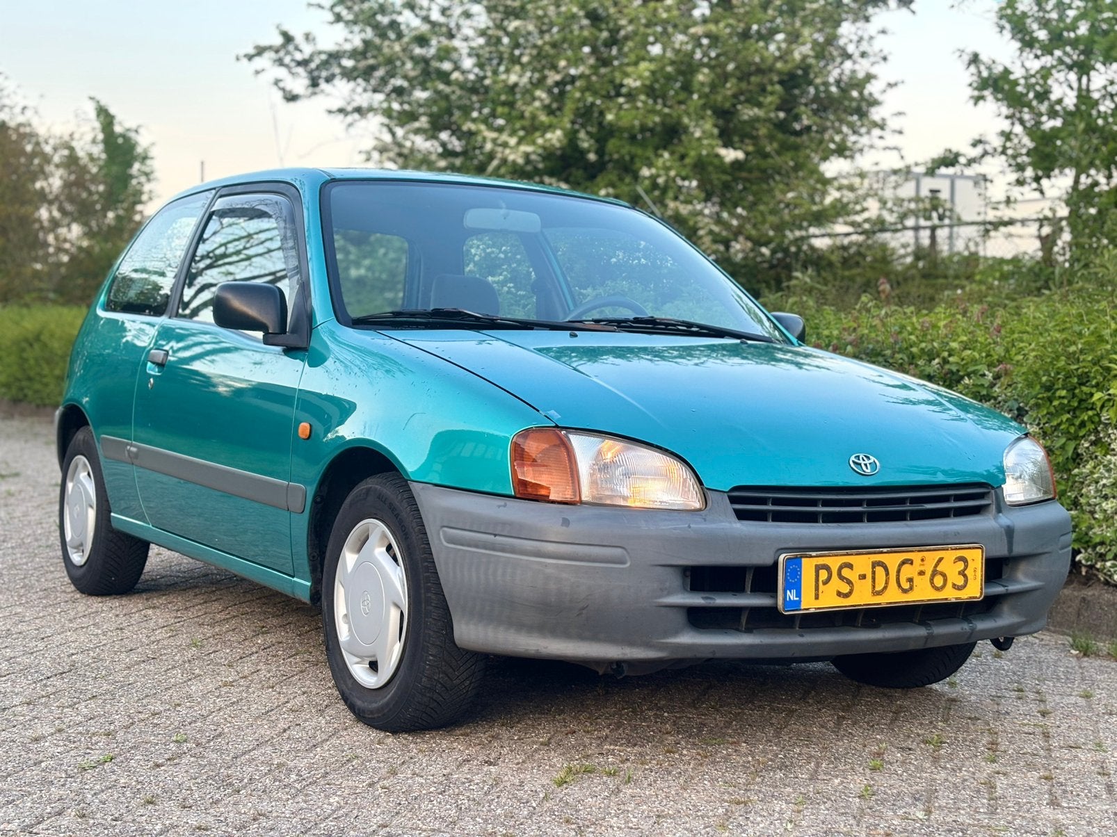 Toyota Starlet 1.3 AUTOMAAT Trekhaak NEW APK 2027, Stof, 4 cilinders, Starlet, 400 kg
