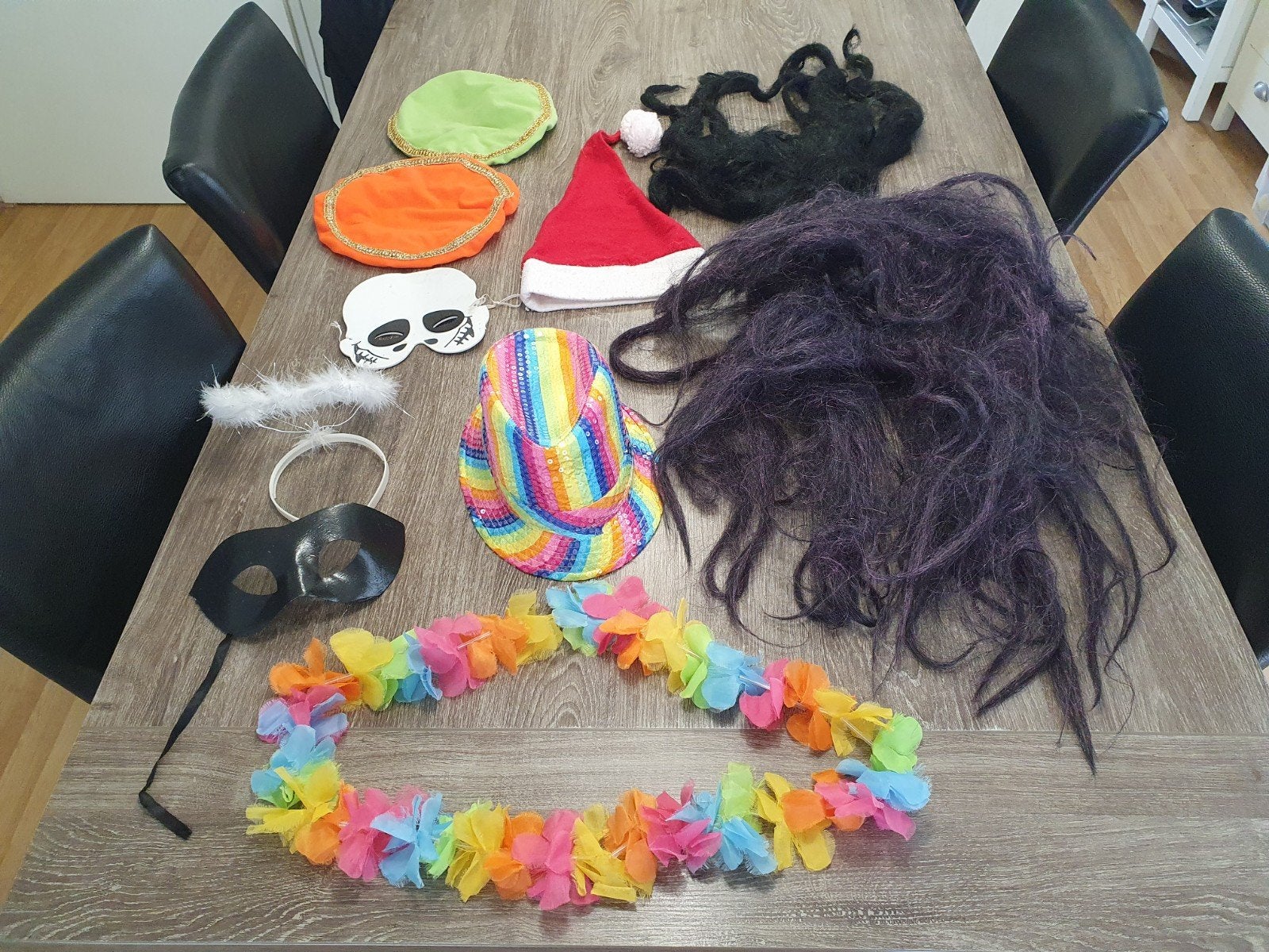 Verkleedspullen: pruiken, hoeden, maskers etc, Ophalen of Verzenden, Gebruikt, Jongen of Meisje