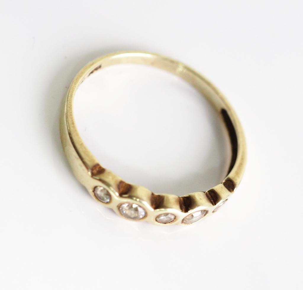 14 krt gouden ring met 5 zirkonia's, ., Ophalen of Verzenden, ., Dame