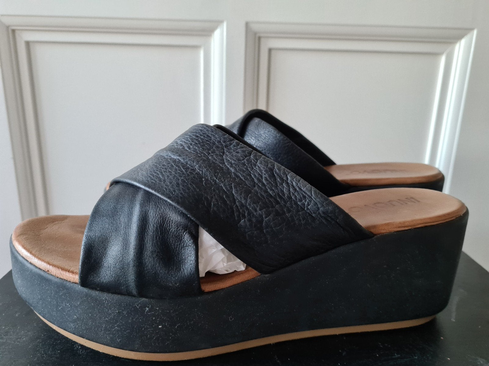 INUOVO Zwarte Leren Wedges met Brede Riempjes, maat 40, Kleding | Dames, Schoenen, Zwart, Nieuw, INUOVO, Sandalen of Muiltjes
