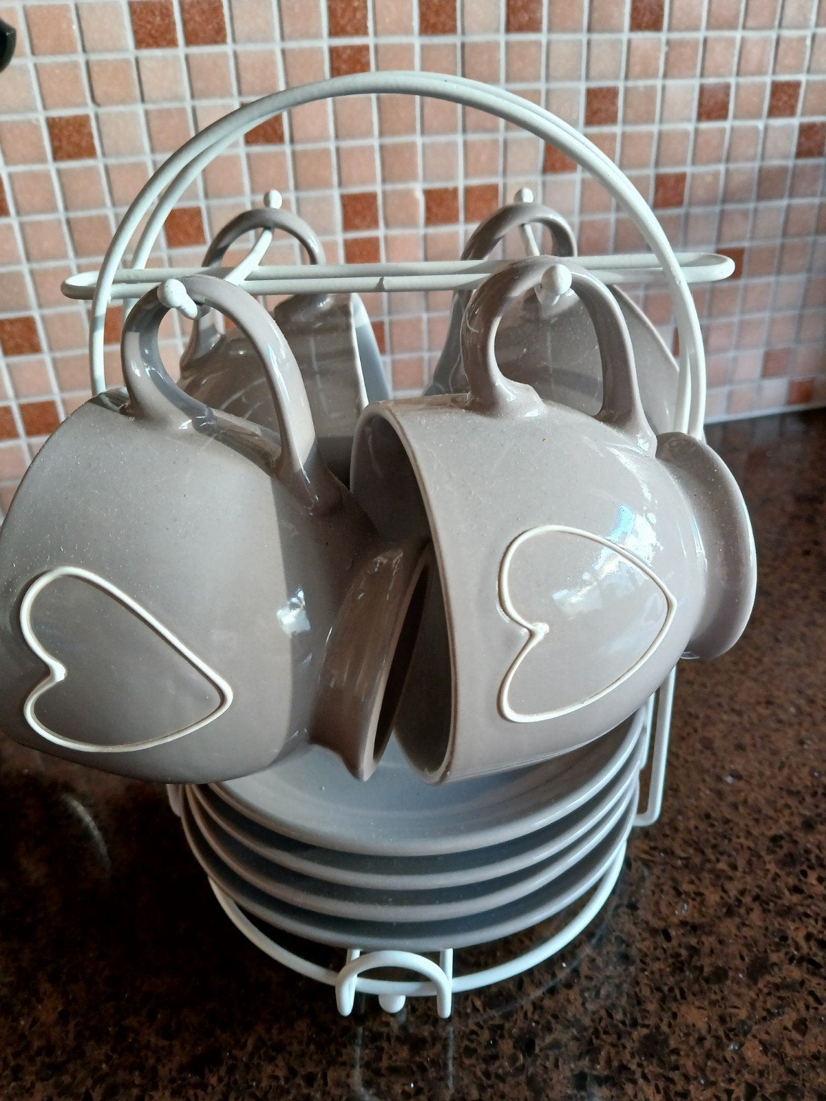 Kopjes en schotels met hartjes design en houder, Ophalen, Keramiek, Zo goed als nieuw, Modern