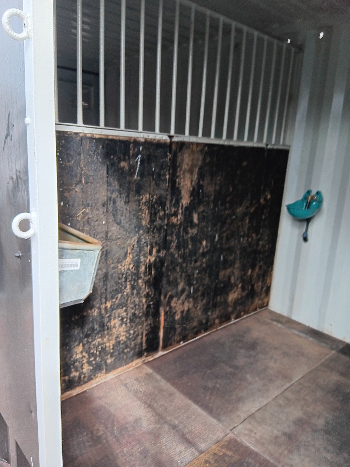 Te koop /te huur een paardenstalcontainer., Stalling, 2 of 3 paarden of pony's