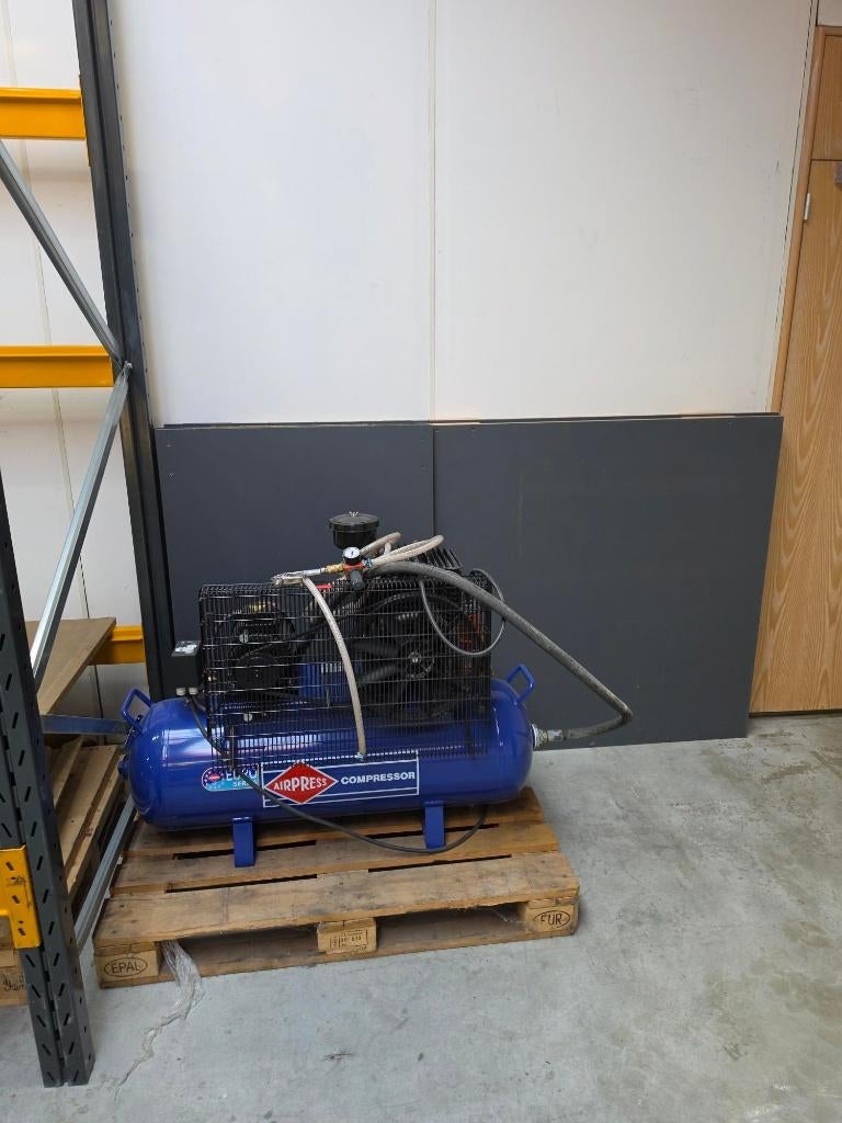 Airpress K100-450 compressor 3pk 100L krachtstroom + ombouw, Doe-het-zelf en Verbouw, Compressors, Gebruikt, 10 bar of meer, 100 liter of meer
