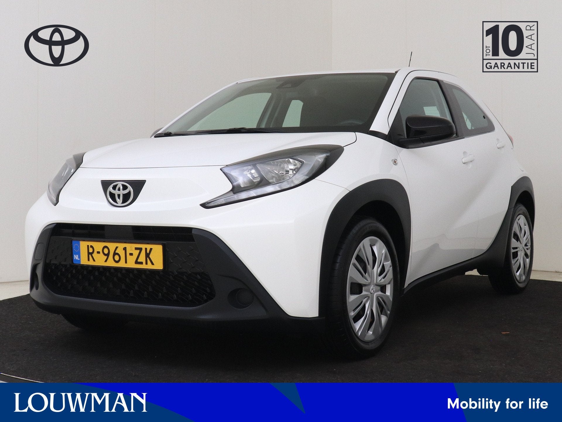 Toyota Aygo X 1.0 VVT-i MT Play | Dealer onderhouden | Apple, Stof, Gebruikt, 920 kg, 4 stoelen