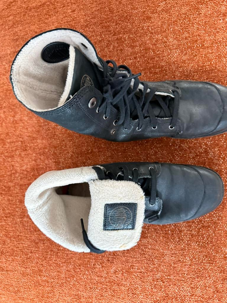 Palladium boots met bontje maat 44, Ophalen of Verzenden, Zo goed als nieuw, Zwart, Boots