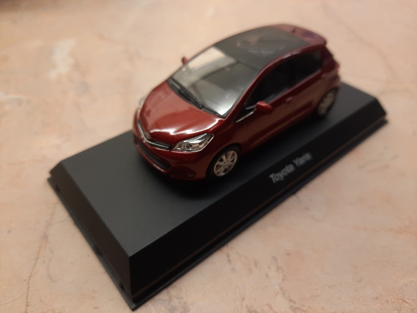 Kyosho Toyota Yaris 2010 Red 1:43, Hobby en Vrije tijd, Modelauto's | 1:43, Ophalen of Verzenden, Nieuw, Auto, Kyosho