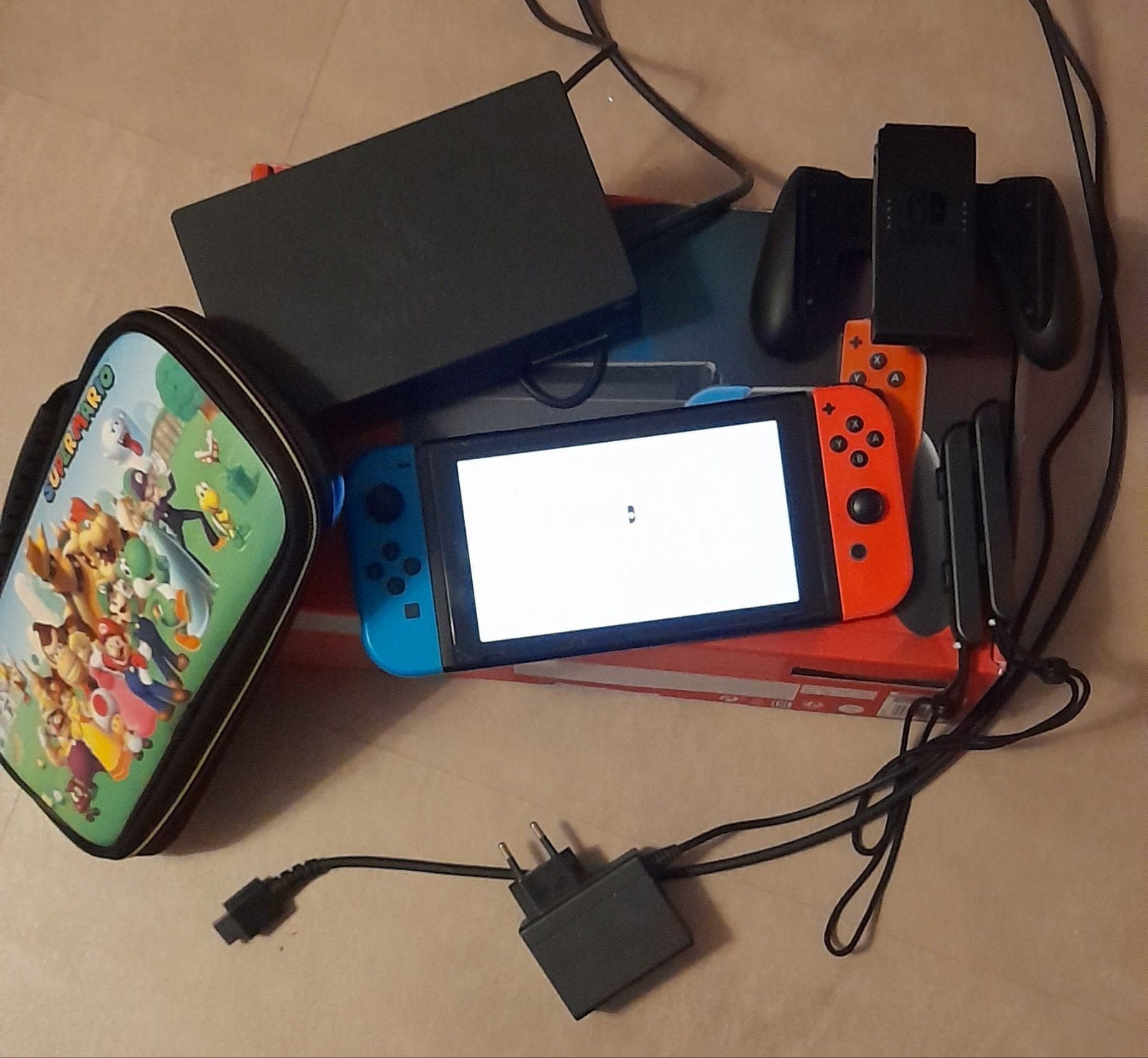 zeer nette en complete nintendo switch met 12 spellen, Ophalen, Zo goed als nieuw, Dsi, Met games