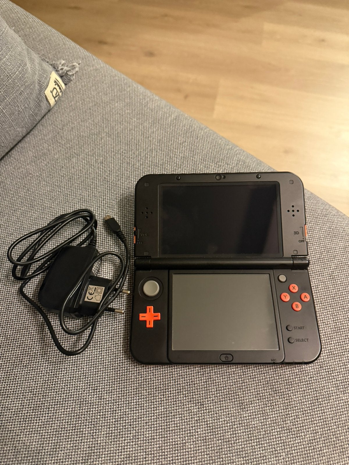 New 3DS XL orange/black, Ophalen of Verzenden, Zo goed als nieuw, Zwart, 3DS