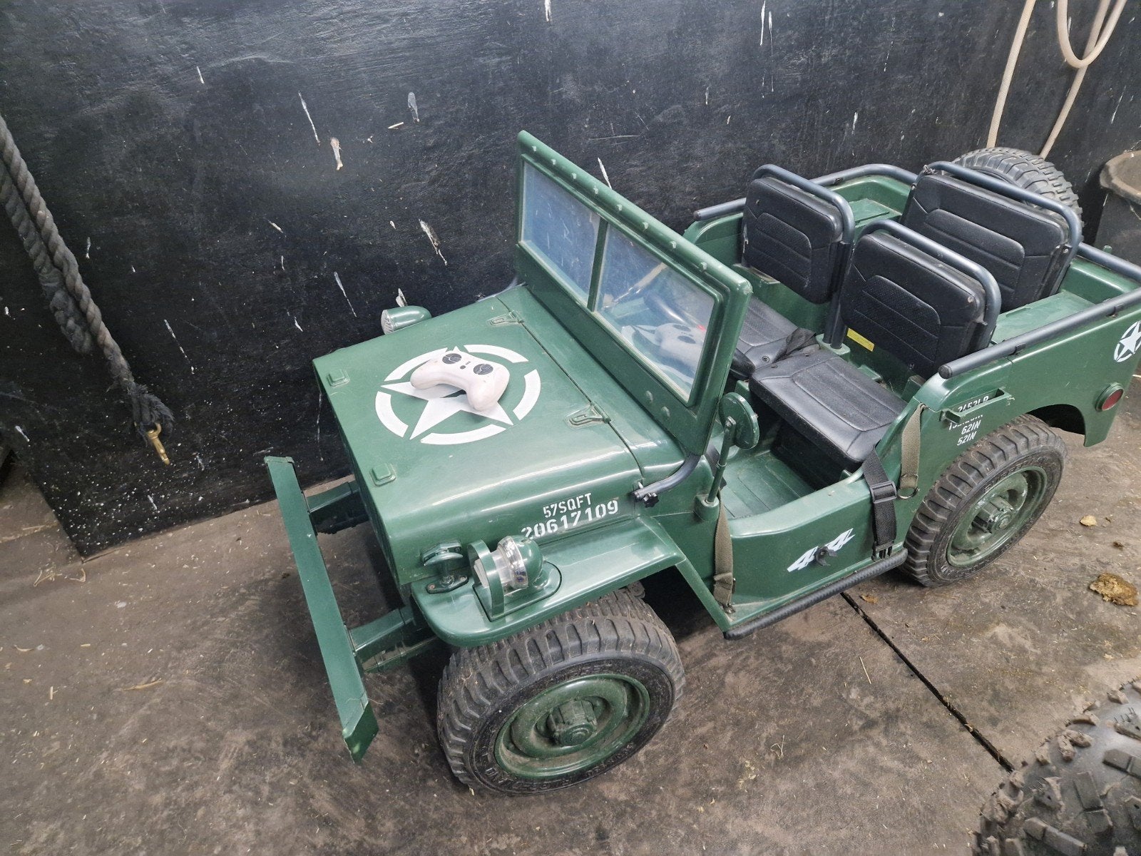 Gebruikte 3-persoons kinderjeep met afstandsbediening, Gebruikt