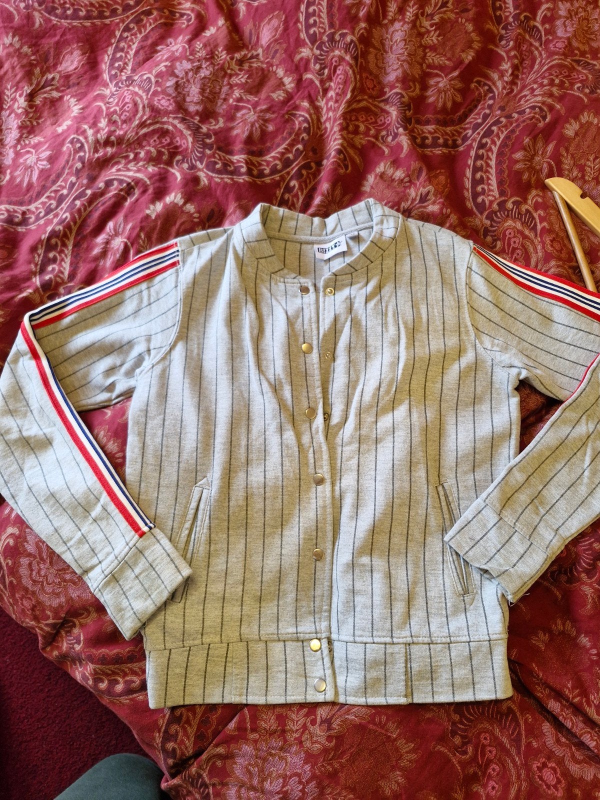 Nieuw. Blizzy gestreept baseball vest met rode en blauwe s, Blizzy, Jongen of Meisje, Trui of Vest, Nieuw