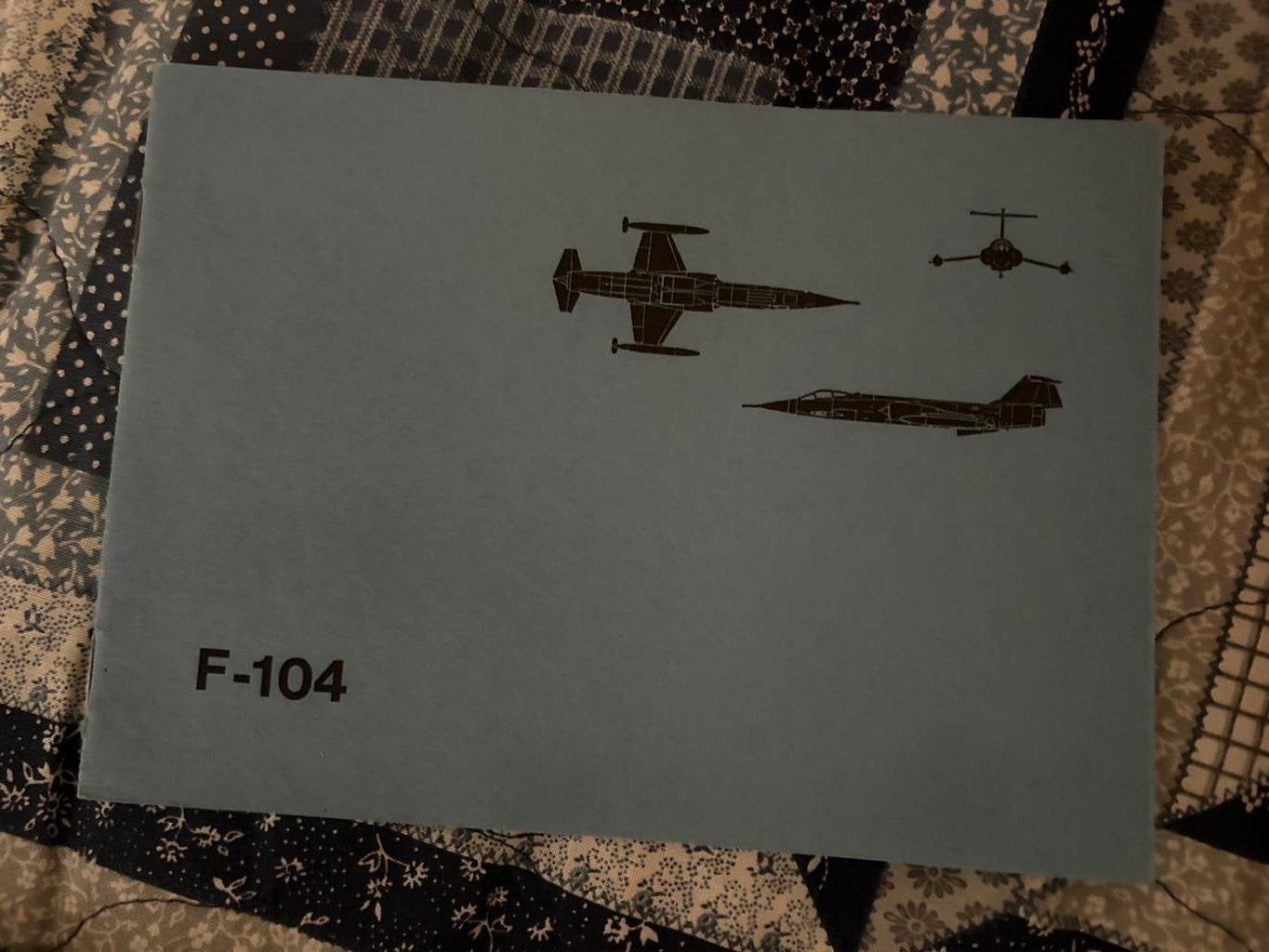 F-27, F-104, NF-5 in de Koninklijke Luchtmacht boekjes, Ophalen of Verzenden, Luchtmacht, Nederland, Boek of Tijdschrift