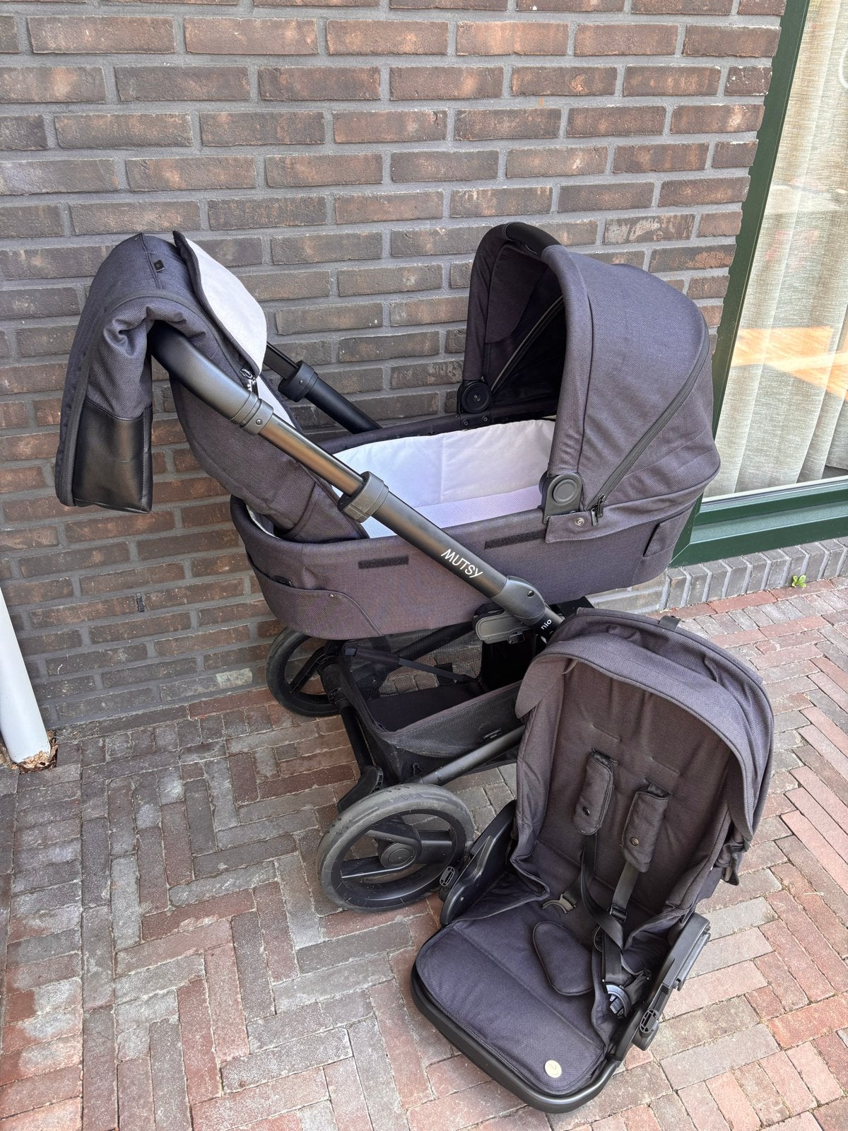 Mutsy Nio kinderwagen Black/Black – compleet., Ophalen, Gebruikt, Combiwagen, Met reiswieg