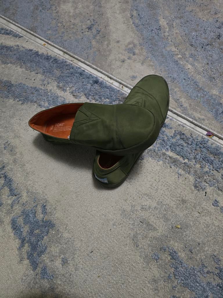 TOMS instappers - Olijfgroen, maat 43, Kleding | Dames, Schoenen, Instappers, Ophalen of Verzenden, TOMS, Gedragen