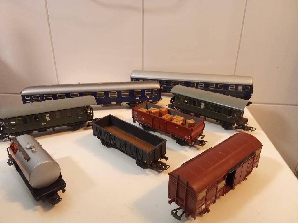 Set van 8 treinstellen/wagons (Märklin, Jouef, Electrotren), Ophalen of Verzenden, Gebruikt, Trein, Schaalmodel