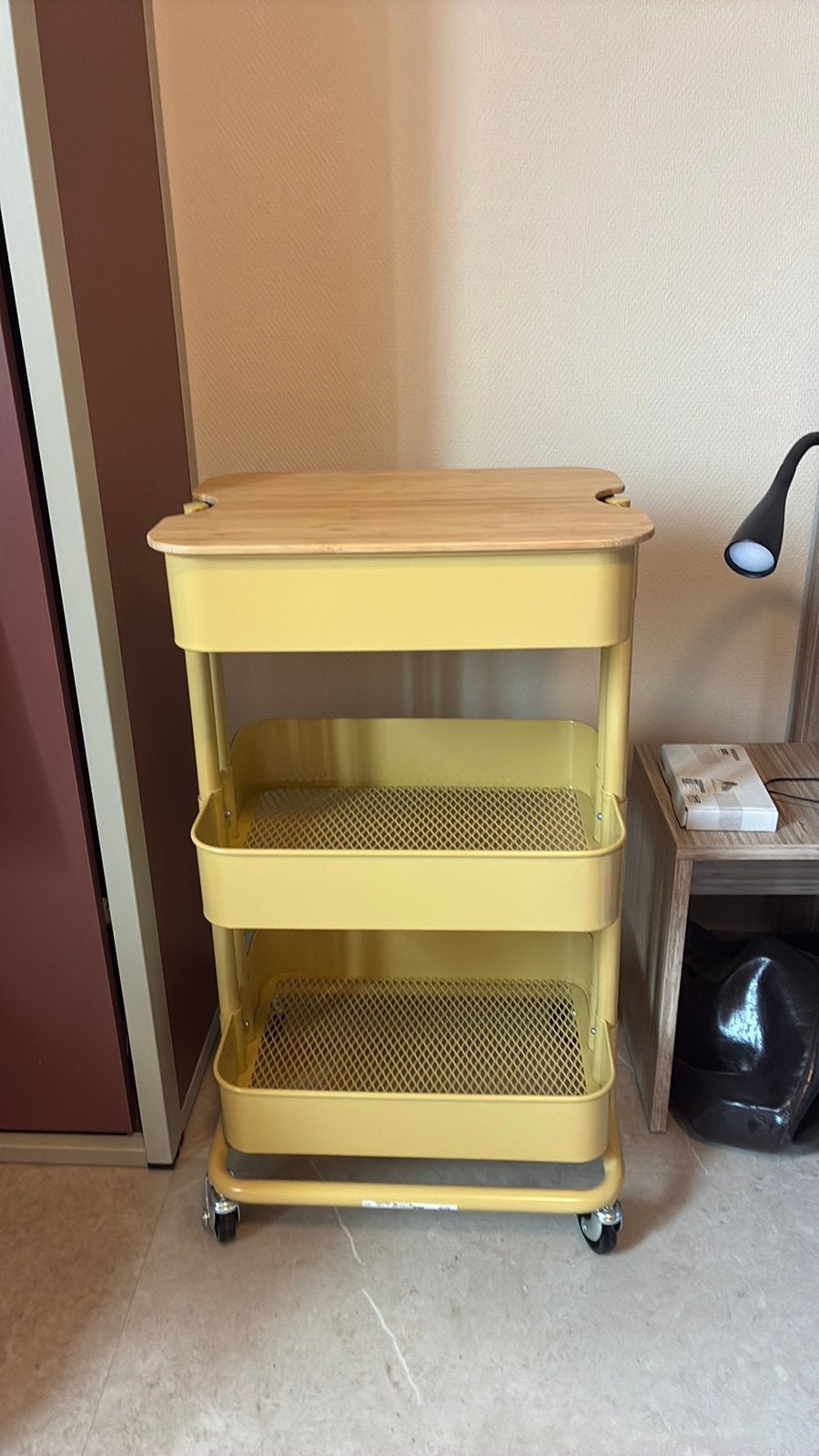 yellow trolley with lid from ikea, Ophalen, Zo goed als nieuw