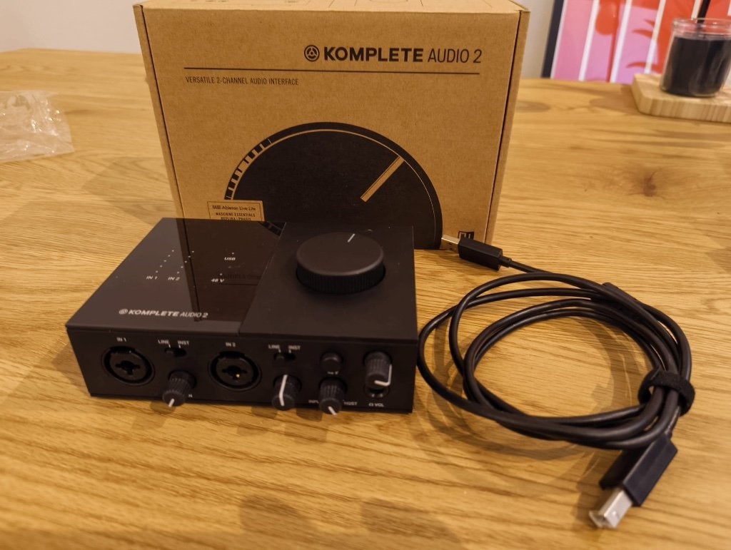 Native Komplete Audio 2, Ophalen of Verzenden, Zo goed als nieuw, Minder dan 5 kanalen, Microfooningang