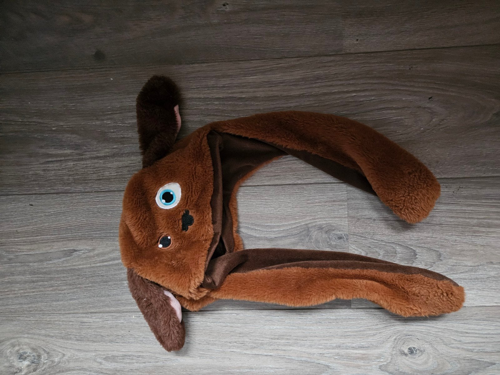 Leuke bruine konijnenmuts met bewegend oor, Ophalen of Verzenden, Zo goed als nieuw, Jongen of Meisje