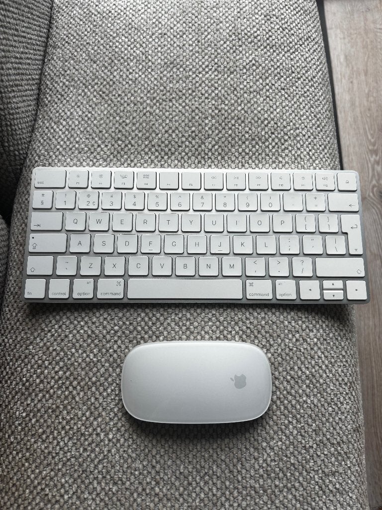 Apple Magic Keyboard 2 en Magic Mouse 2 set, Ophalen, Toetsenbord en muis-set, Zo goed als nieuw, Draadloos