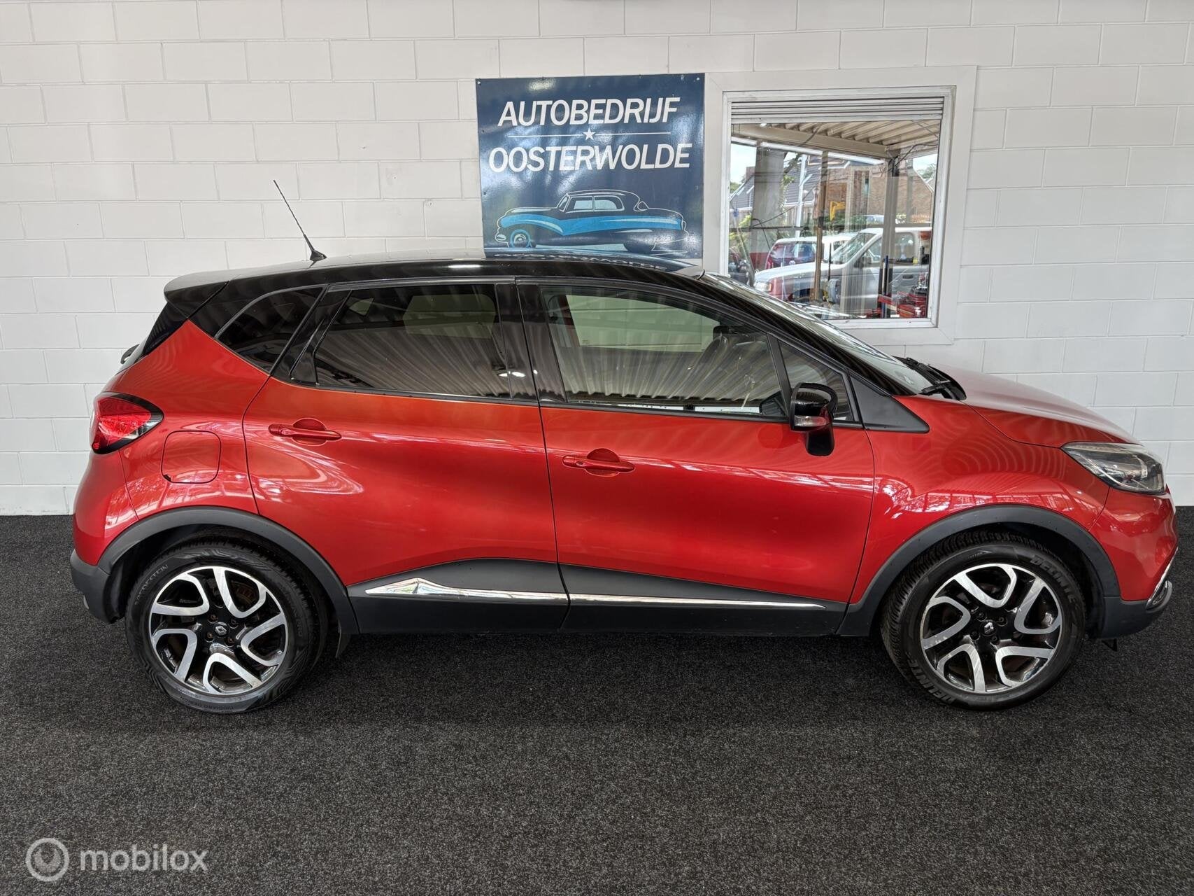 Renault Captur 0.9 TCe Helly Hansen Apk - Airco - Cruise - N, Voorwielaandrijving, Gebruikt, Zwart, Leder en Stof