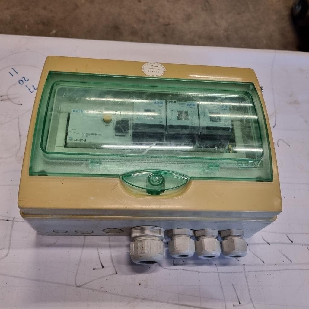 ELEKTRA GROEPENKAST AARDLEKSCHAKELAAR MET 3 GROEPEN  230 V, Gebruikt, Ophalen of Verzenden, X, X