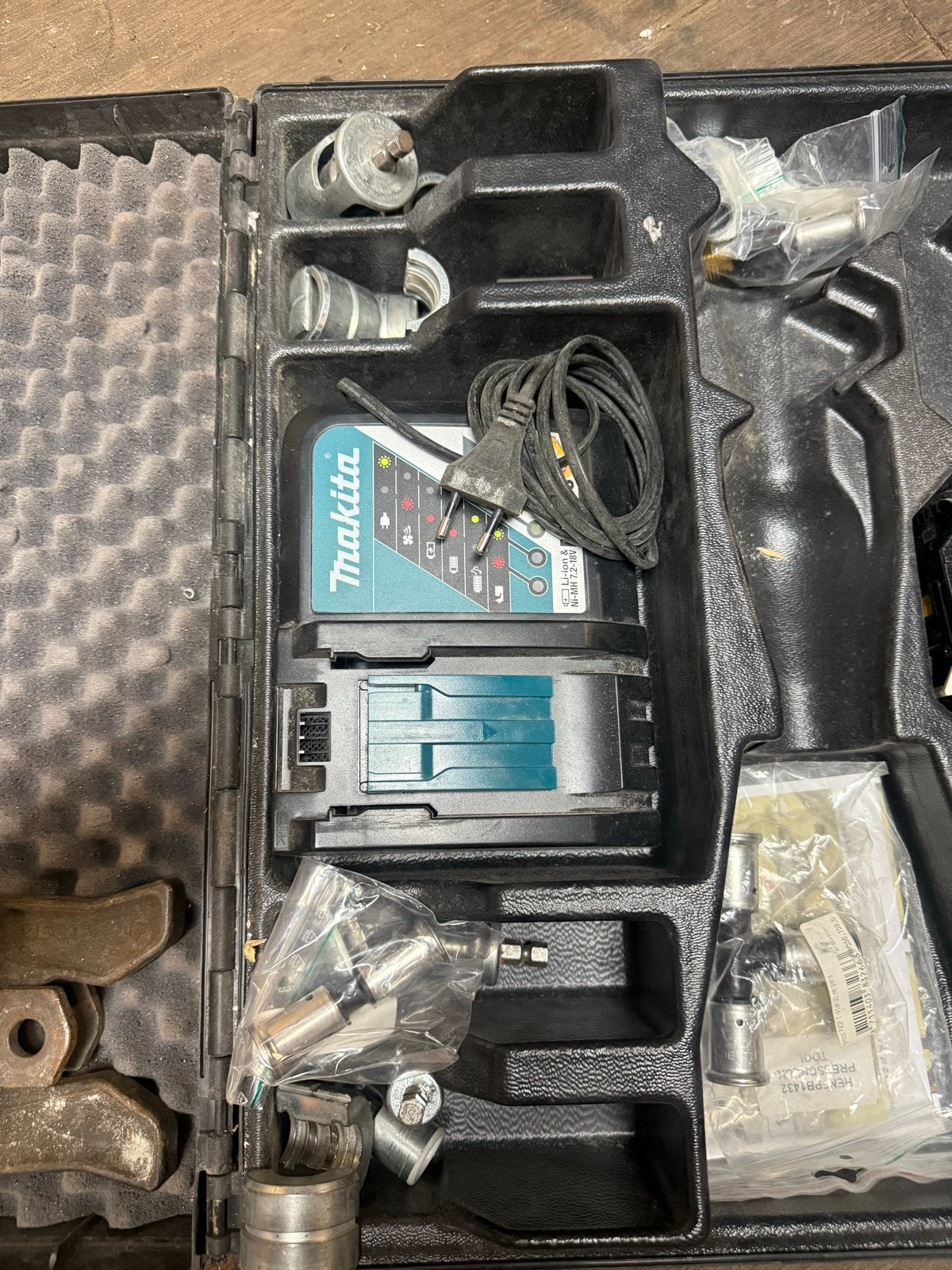Henco i-Press Perstang Set met Accu's en Lader, Ophalen, Gebruikt, Overige typen, Makita