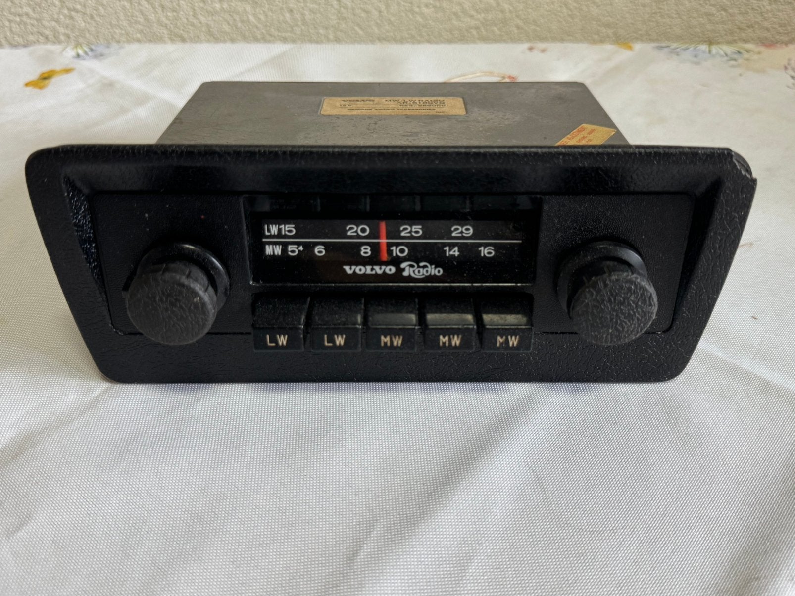 Oude autoradio volvo jaren 60 werkend vaste pr incl vzk, Ophalen of Verzenden, Gebruikt