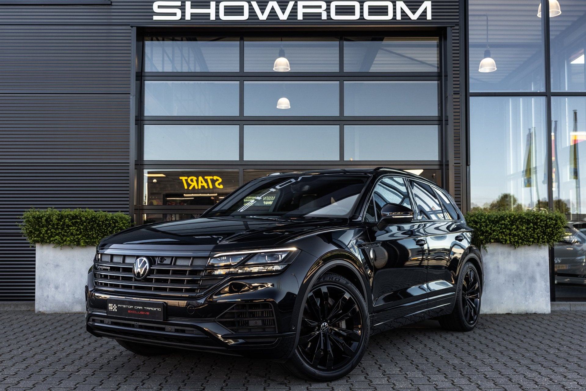 Volkswagen Touareg 3.0 TSi 4MOTION R, Pano, Massage, Trekhaa, Automaat, Dealer onderhouden, 14 kWh, Gebruikt