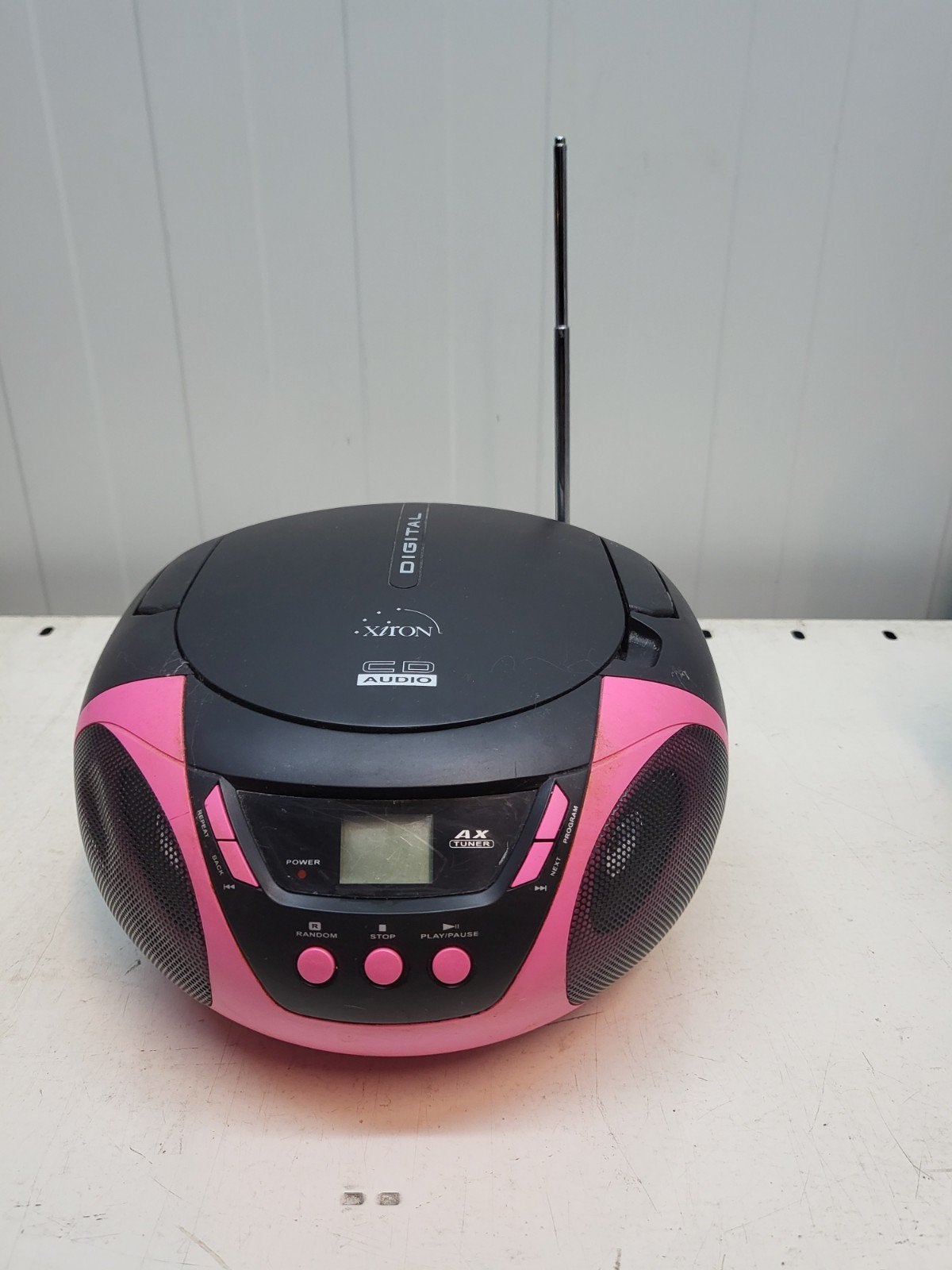Leuke roze/zwarte draagbare radio met CD-speler, Ophalen of Verzenden, Gebruikt, Radio, Met cd-speler
