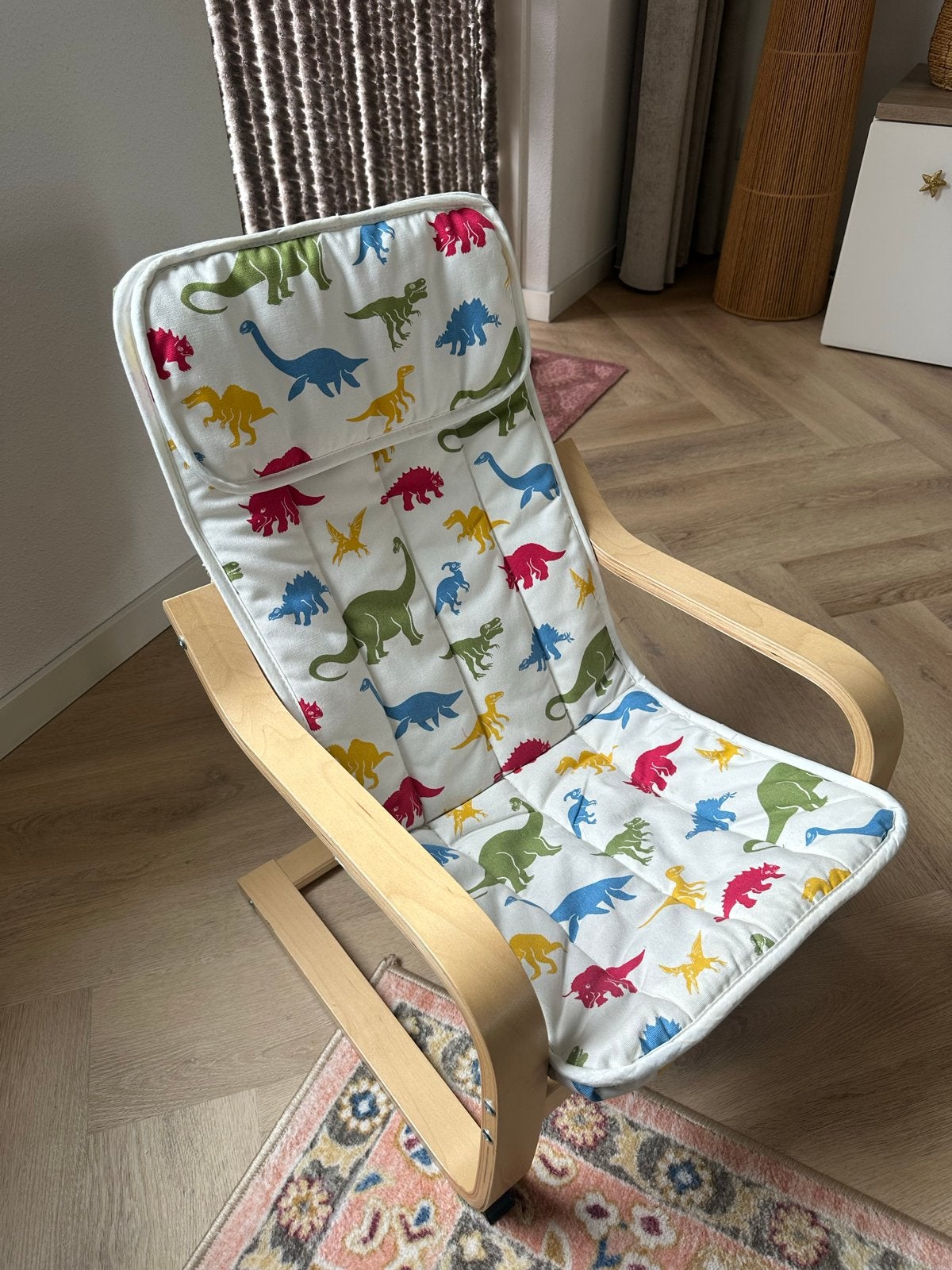 Kinderstoel met dinosaurusprint - Zo goed als nieuw, Kinderen en Baby's, Ophalen, Zo goed als nieuw, Overige typen